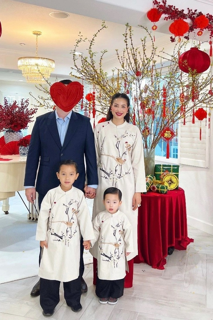 Hoa hậu Phạm Hương trang hoàng giáng sinh cho biệt thự 1000m2 tại Mỹ