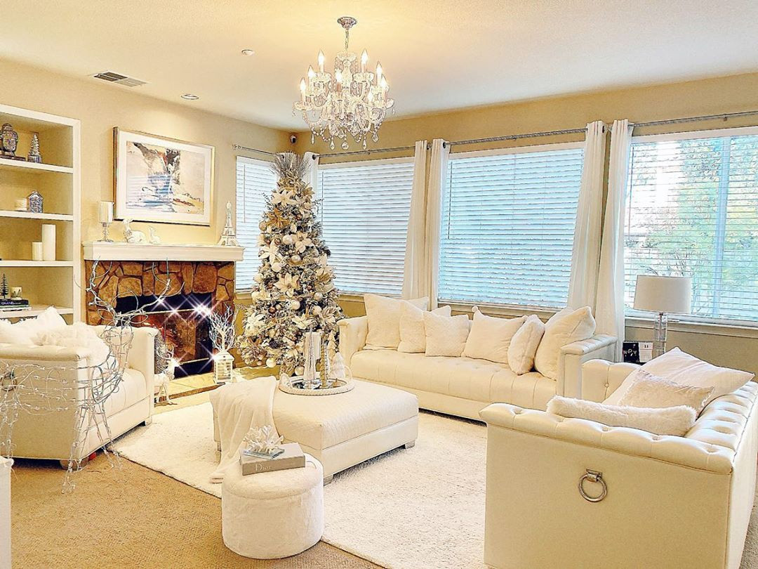 Hoa hậu Phạm Hương trang hoàng giáng sinh cho biệt thự 1000m2 tại Mỹ