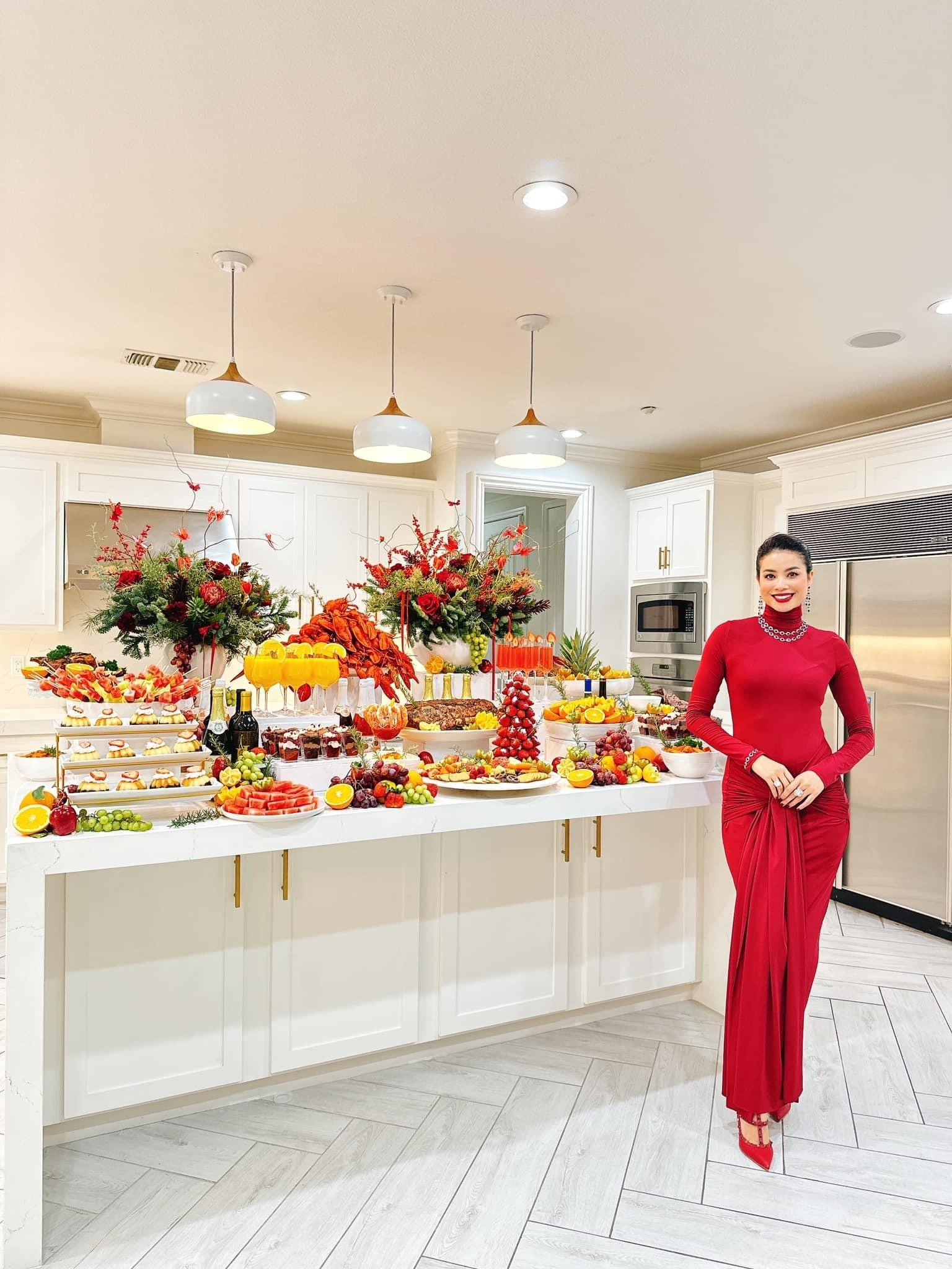 Hoa hậu Phạm Hương trang hoàng giáng sinh cho biệt thự 1000m2 tại Mỹ