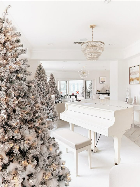 Hoa hậu Phạm Hương trang hoàng giáng sinh cho biệt thự 1000m2 tại Mỹ