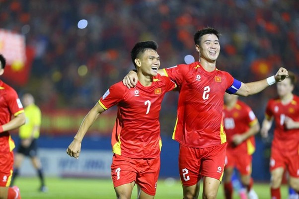 Trung vệ Đỗ Duy Mạnh hạnh phúc viên mãn bên