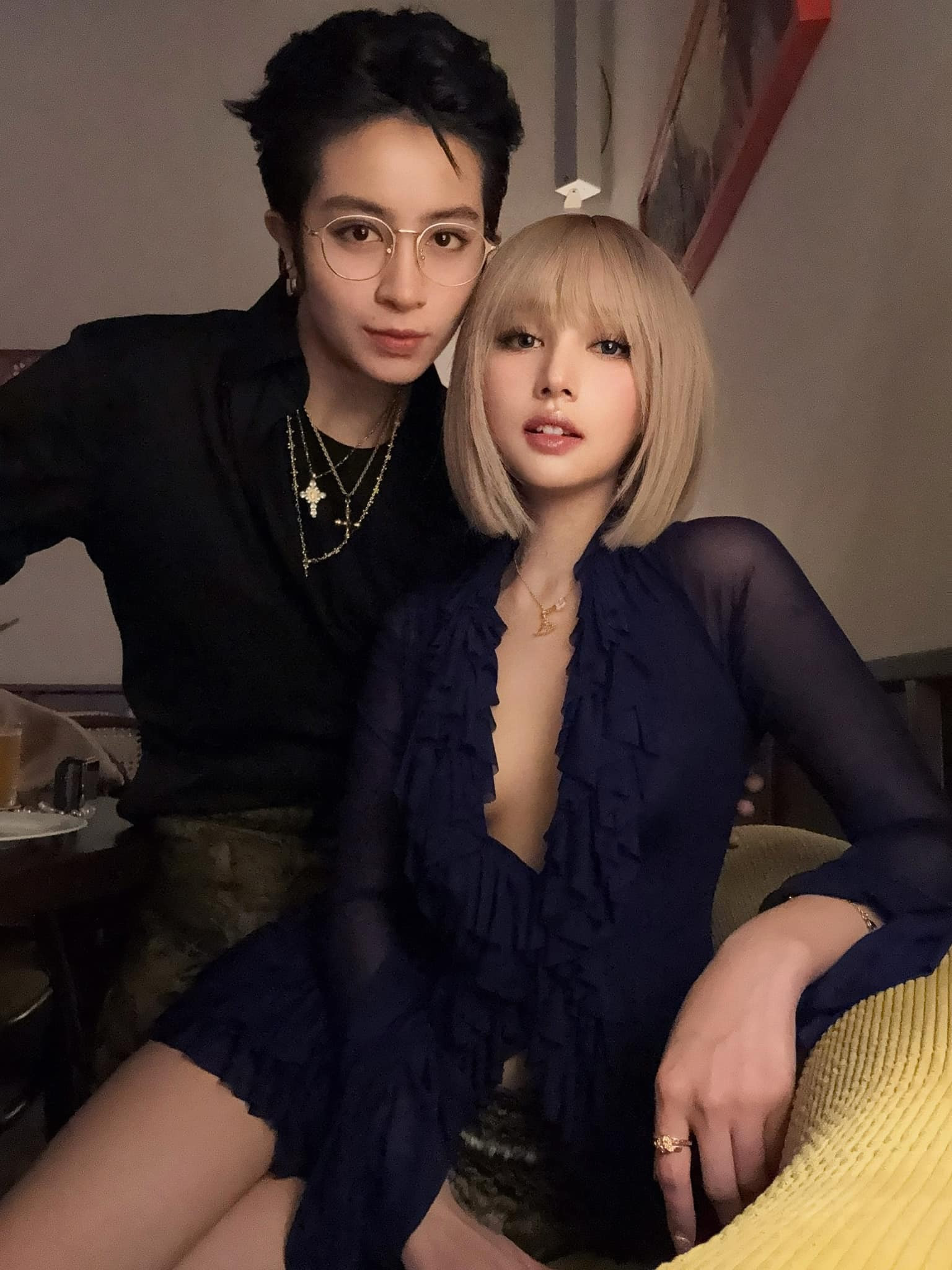 Tan chảy loạt ảnh Gil Lê chăm sóc tận tình cho Xoài Non