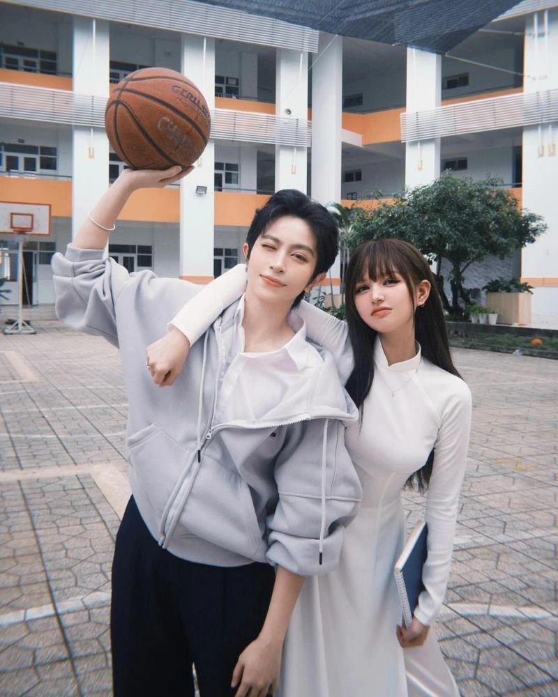 Tan chảy loạt ảnh Gil Lê chăm sóc tận tình cho Xoài Non