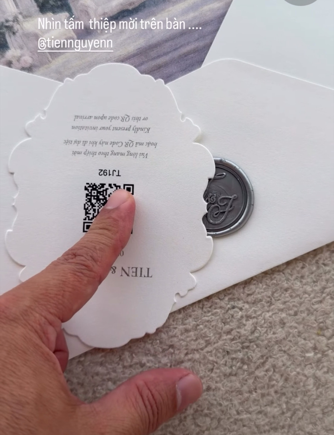 Hé lộ thiệp cưới của Tiên Nguyễn Địa điểm tổ chức sang chảnh