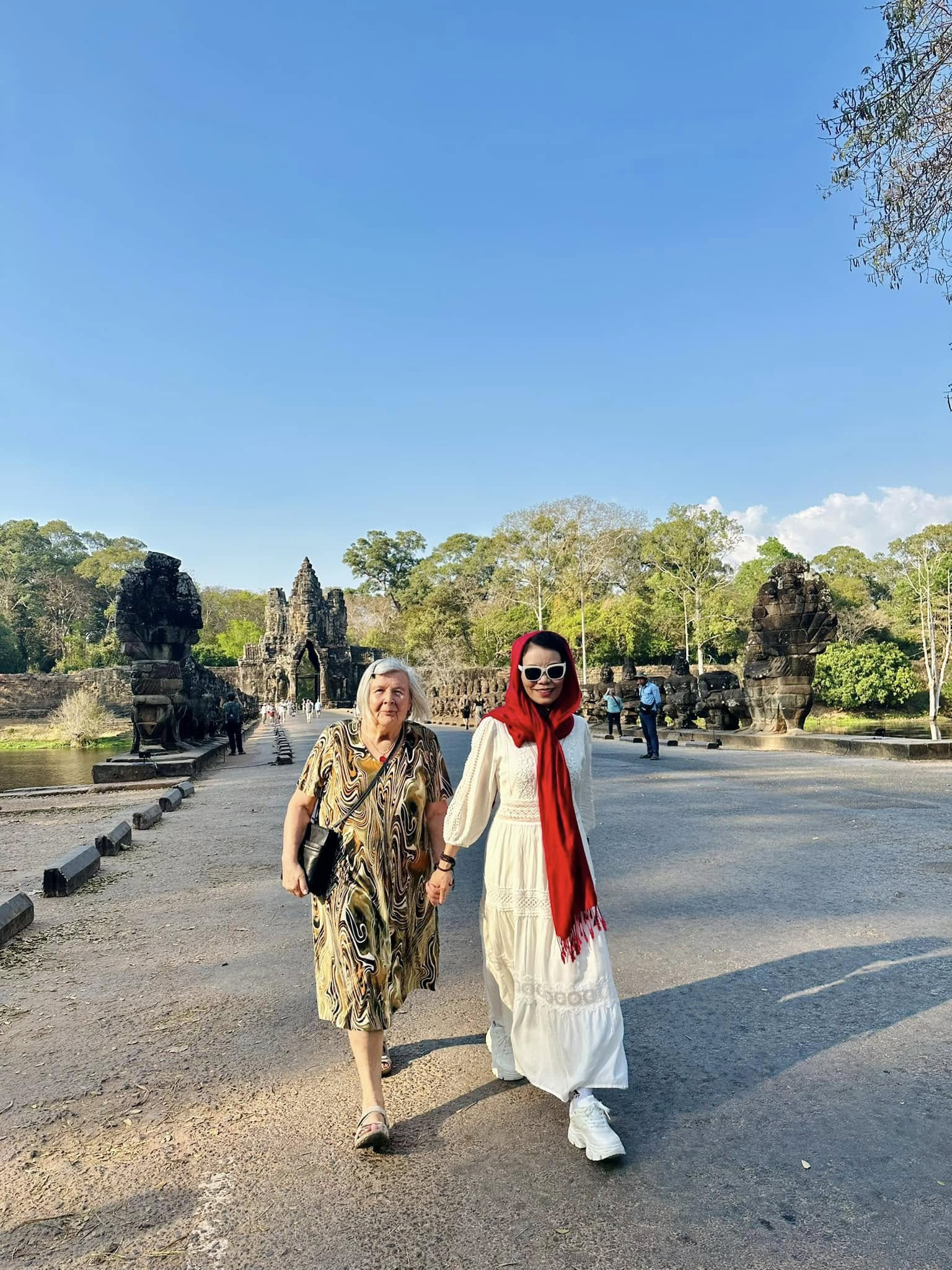 loat anh he ho quan he thong gia nha ha ho kim ly 4.jpg