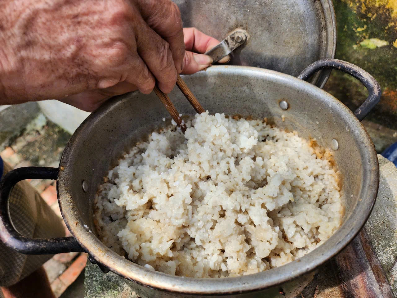 ‘Lũ rút, tài sản của gia đình tôi còn… cái nền nhà’ - 4