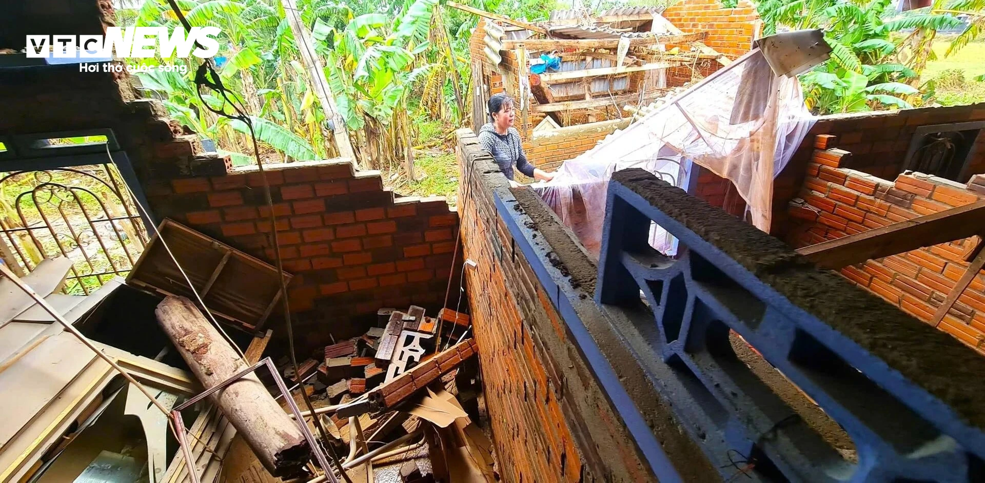 ‘Lũ rút, tài sản của gia đình tôi còn… cái nền nhà’ - 1