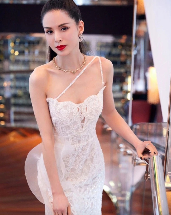 Hiện Lý Nhược Đồng vẫn độc thân. Cô hài lòng với cuộc sống độc thân hiện tại, được làm những gì bản thân yêu thích.