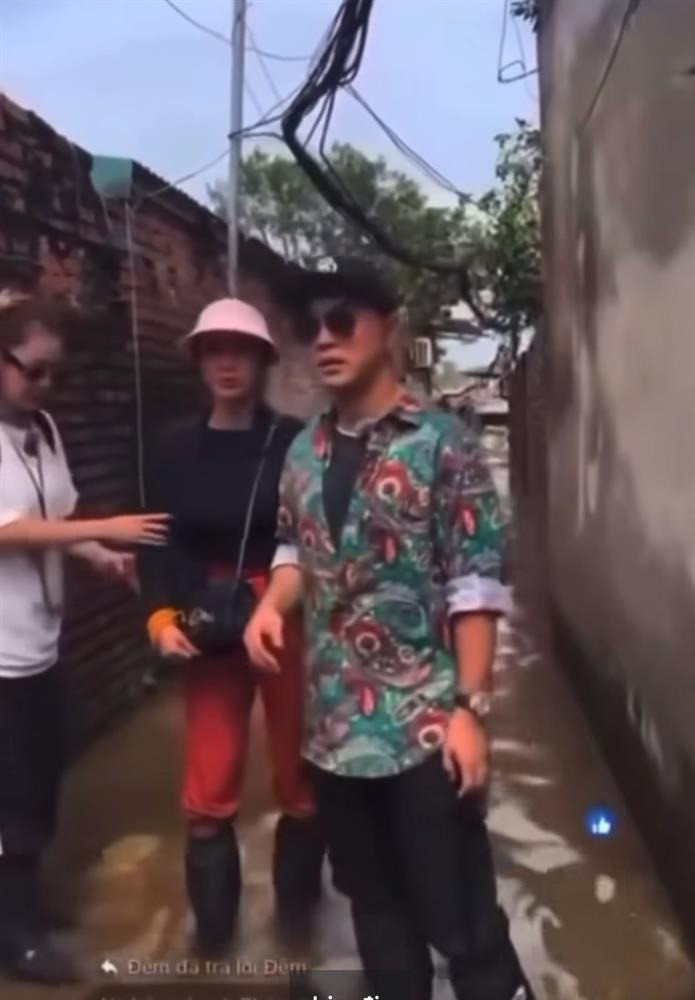 Ưng Hoàng Phúc đáp trả khi bị mỉa mai việc đi từ thiện