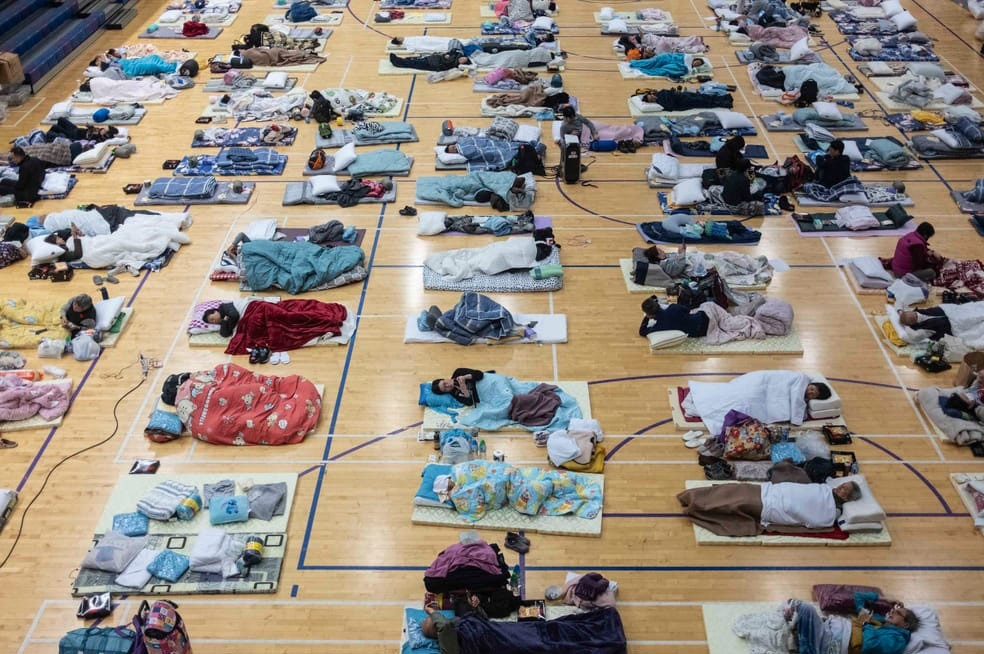 Cháy chung cư Hồng Kông: Dự án sửa chữa gây tranh cãi, vật liệu “bom hẹn giờ” - Ảnh 2.