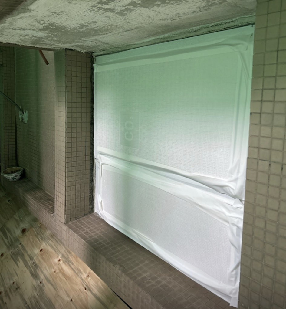 Cháy chung cư Hồng Kông: Dự án sửa chữa gây tranh cãi, vật liệu “bom hẹn giờ” - Ảnh 3.