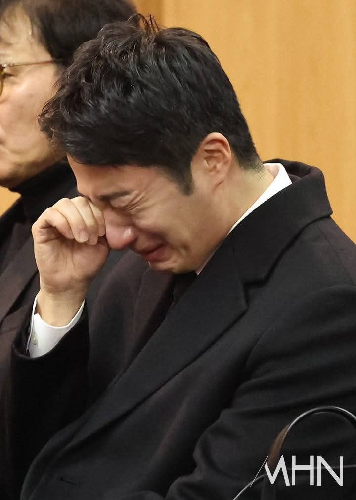 Dàn sao Hàn khóc nấc trong tang lễ tiễn biệt ông nội quốc dân Lee Soon Jae