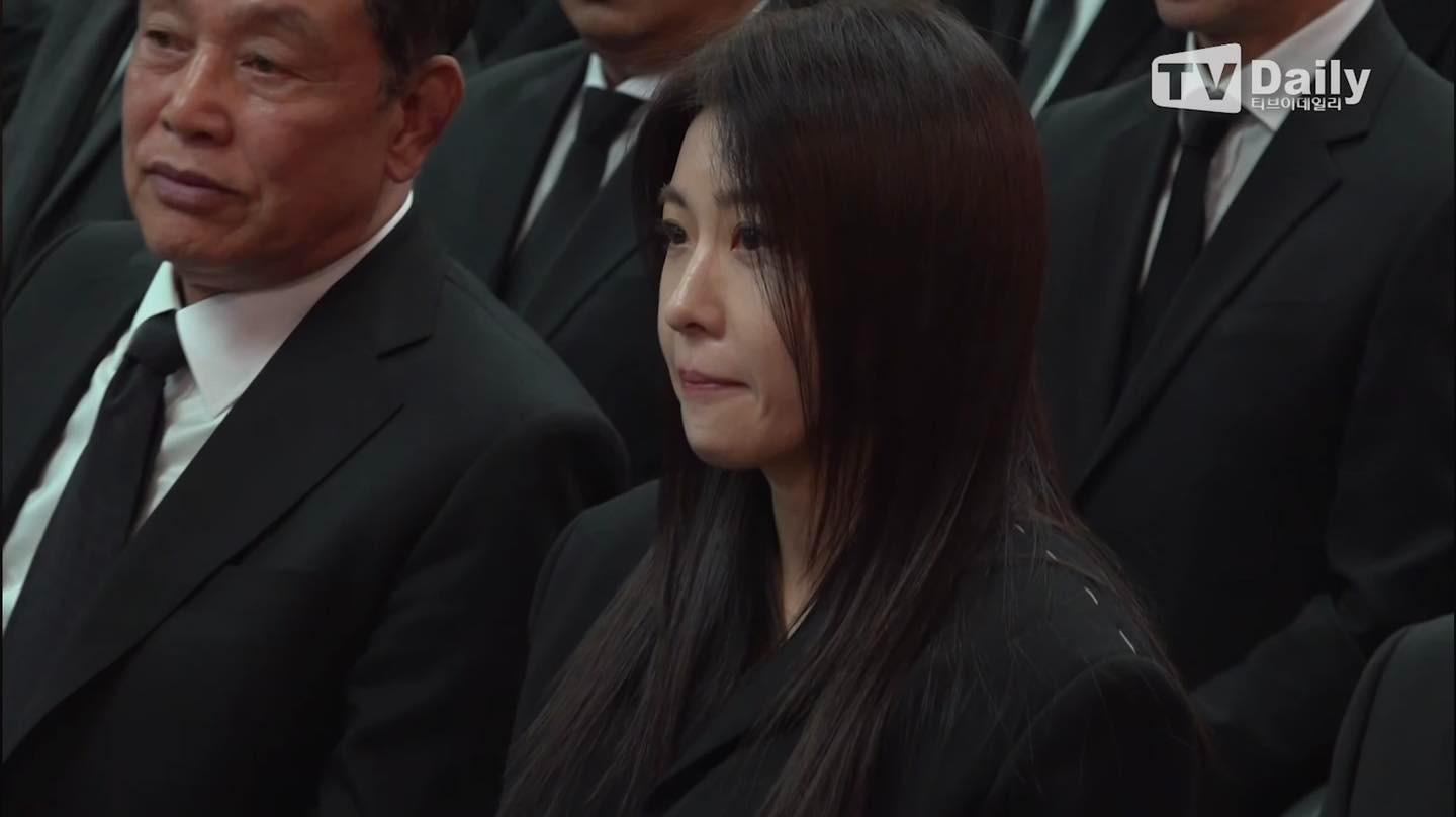 Dàn sao Hàn khóc nấc trong tang lễ tiễn biệt ông nội quốc dân Lee Soon Jae