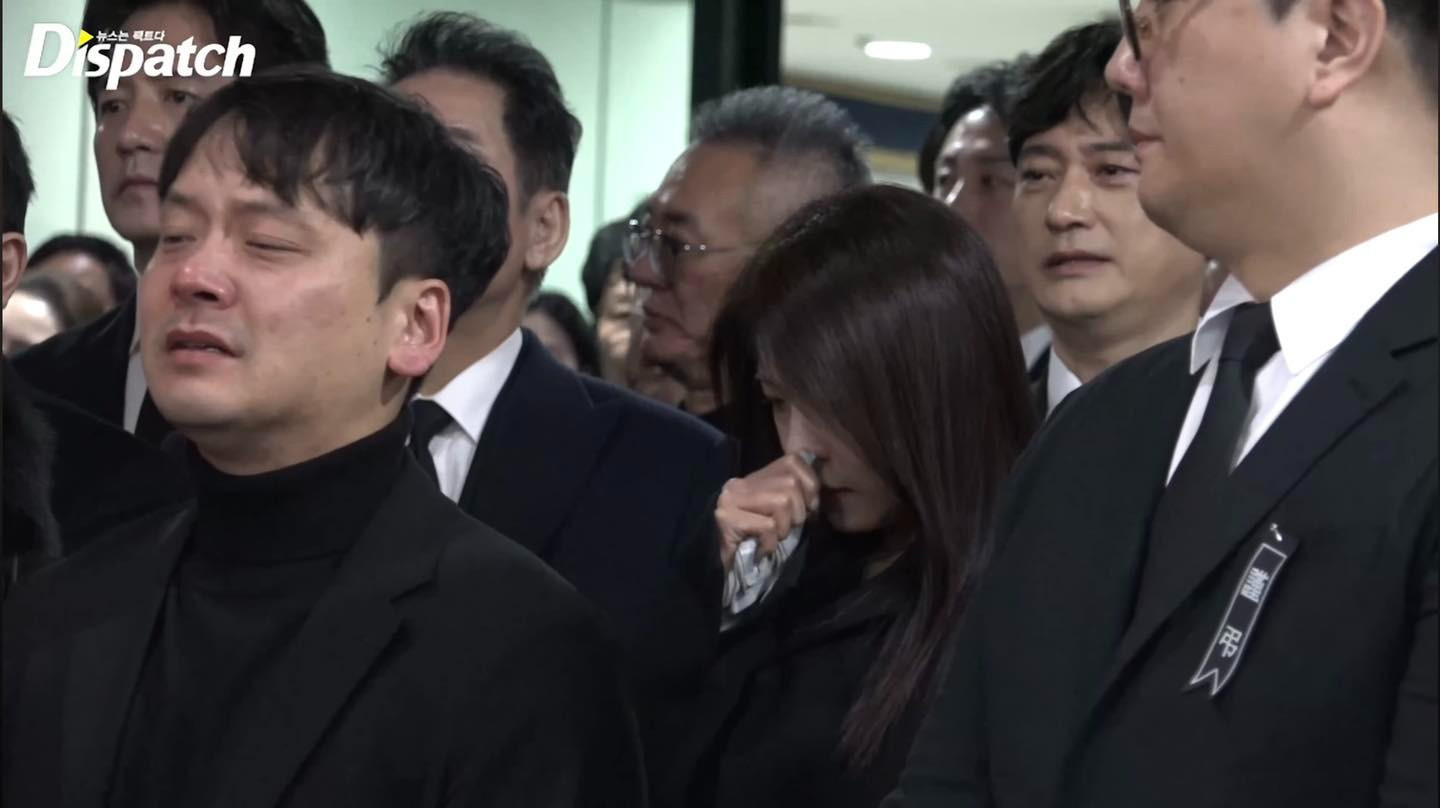 Dàn sao Hàn khóc nấc trong tang lễ tiễn biệt ông nội quốc dân Lee Soon Jae