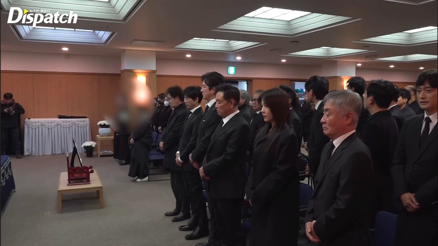 Dàn sao Hàn khóc nấc trong tang lễ tiễn biệt ông nội quốc dân Lee Soon Jae