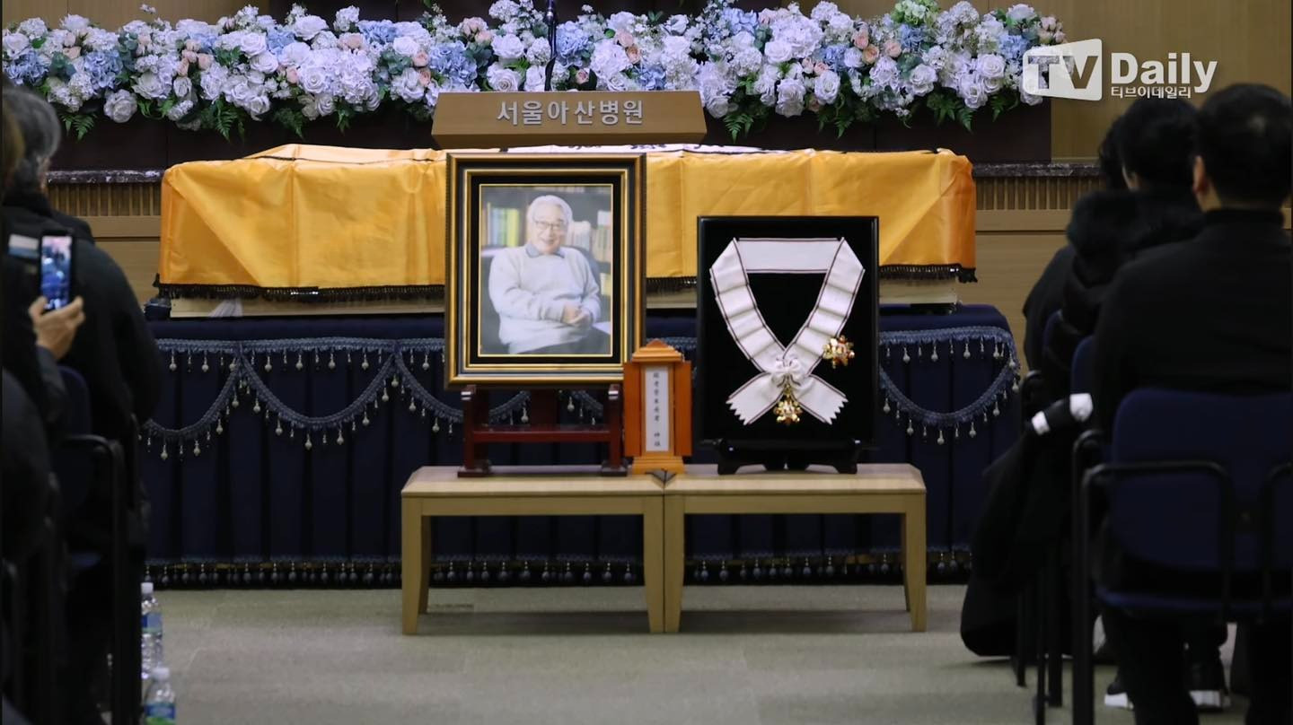 Dàn sao Hàn khóc nấc trong tang lễ tiễn biệt ông nội quốc dân Lee Soon Jae