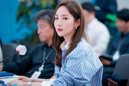 Được nam đồng nghiệp âm thầm hỗ trợ tôi bất ngờ trở thành tâm điểm của tin đồn ngoại tình