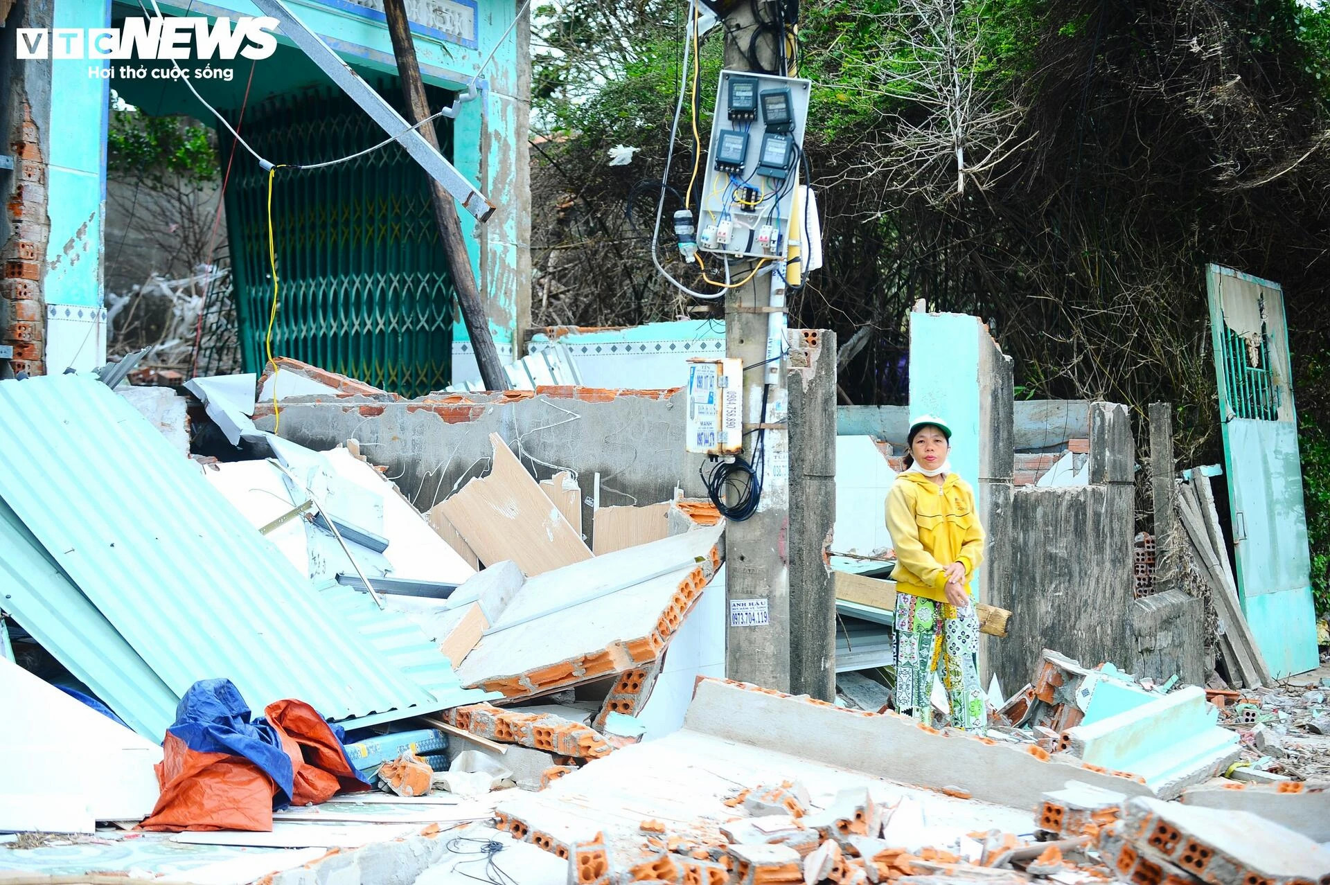 Khung cảnh hoang tàn, nhếch nhác tại vùng trũng nhất ở Tuy Hòa sau lũ dữ - 11