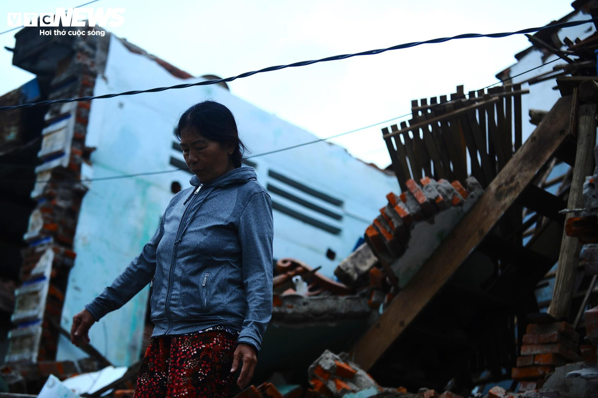 Khung cảnh hoang tàn, nhếch nhác tại vùng trũng nhất ở Tuy Hòa sau lũ dữ - 3