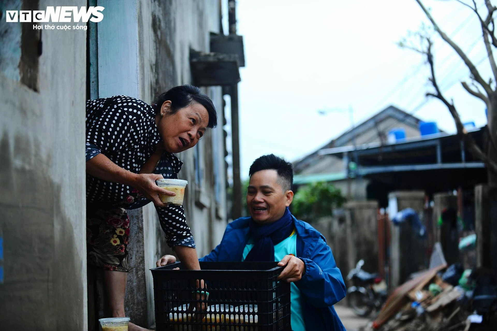 Khung cảnh hoang tàn, nhếch nhác tại vùng trũng nhất ở Tuy Hòa sau lũ dữ - 20