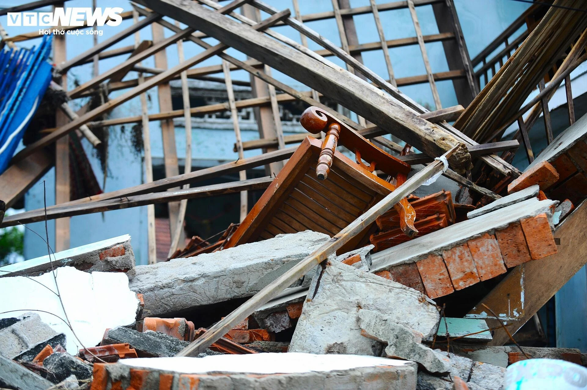 Khung cảnh hoang tàn, nhếch nhác tại vùng trũng nhất ở Tuy Hòa sau lũ dữ - 21