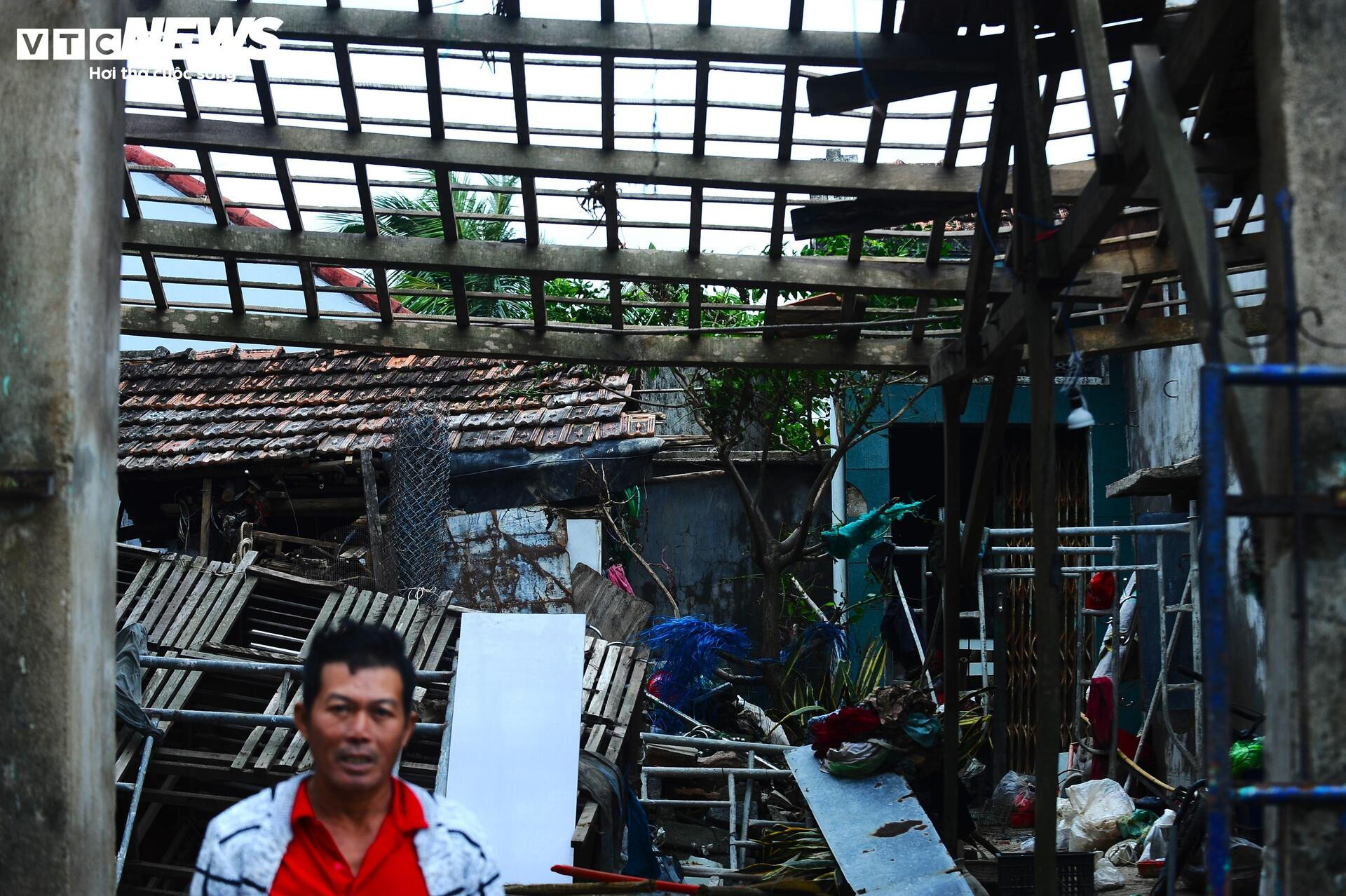 Khung cảnh hoang tàn, nhếch nhác tại vùng trũng nhất ở Tuy Hòa sau lũ dữ - 10