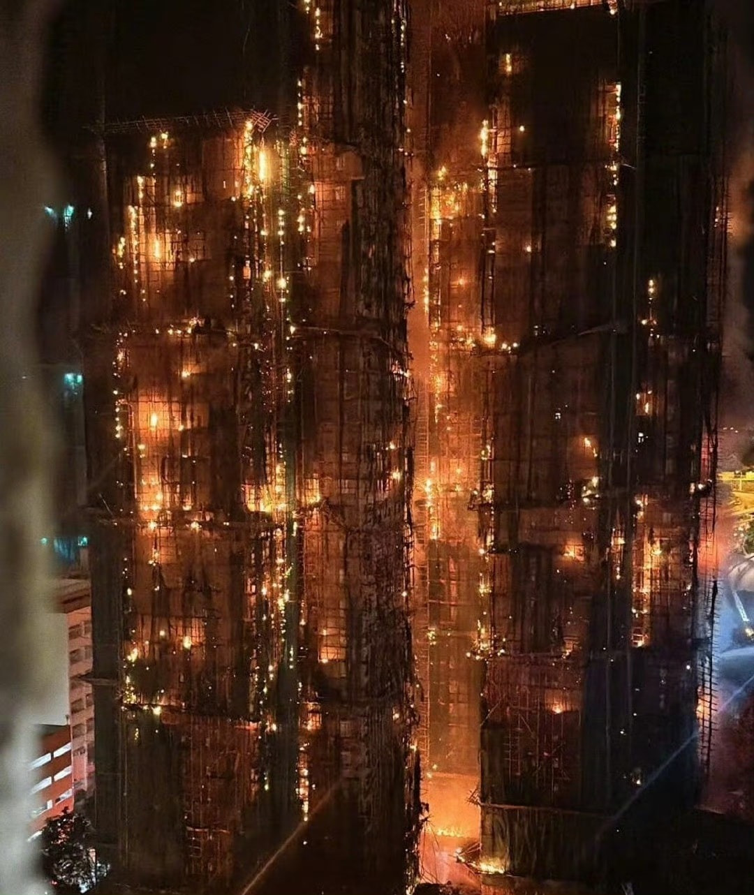 Lính cứu hoả qua đời trong vụ cháy kinh hoàng ở Hong Kong Chuẩn bị kết hôn với bạn gái 10 năm