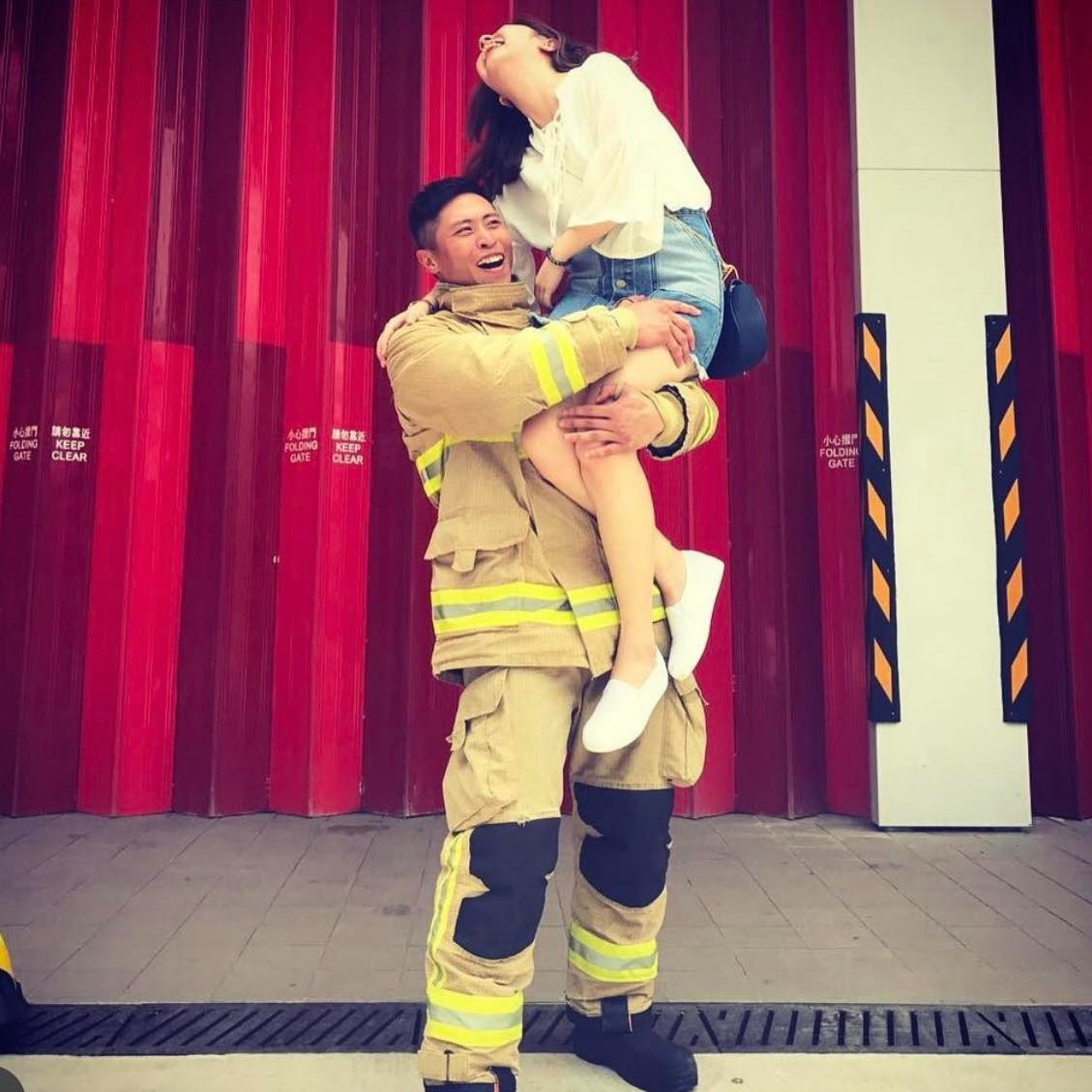 Lính cứu hoả qua đời trong vụ cháy kinh hoàng ở Hong Kong Chuẩn bị kết hôn với bạn gái 10 năm