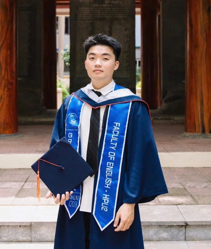 Tuổi thơ của Nguyễn Phúc Sơn thiếu vắng tình thương cha mẹ, chỉ có bà ngoại bên cạnh (Ảnh: NVCC)