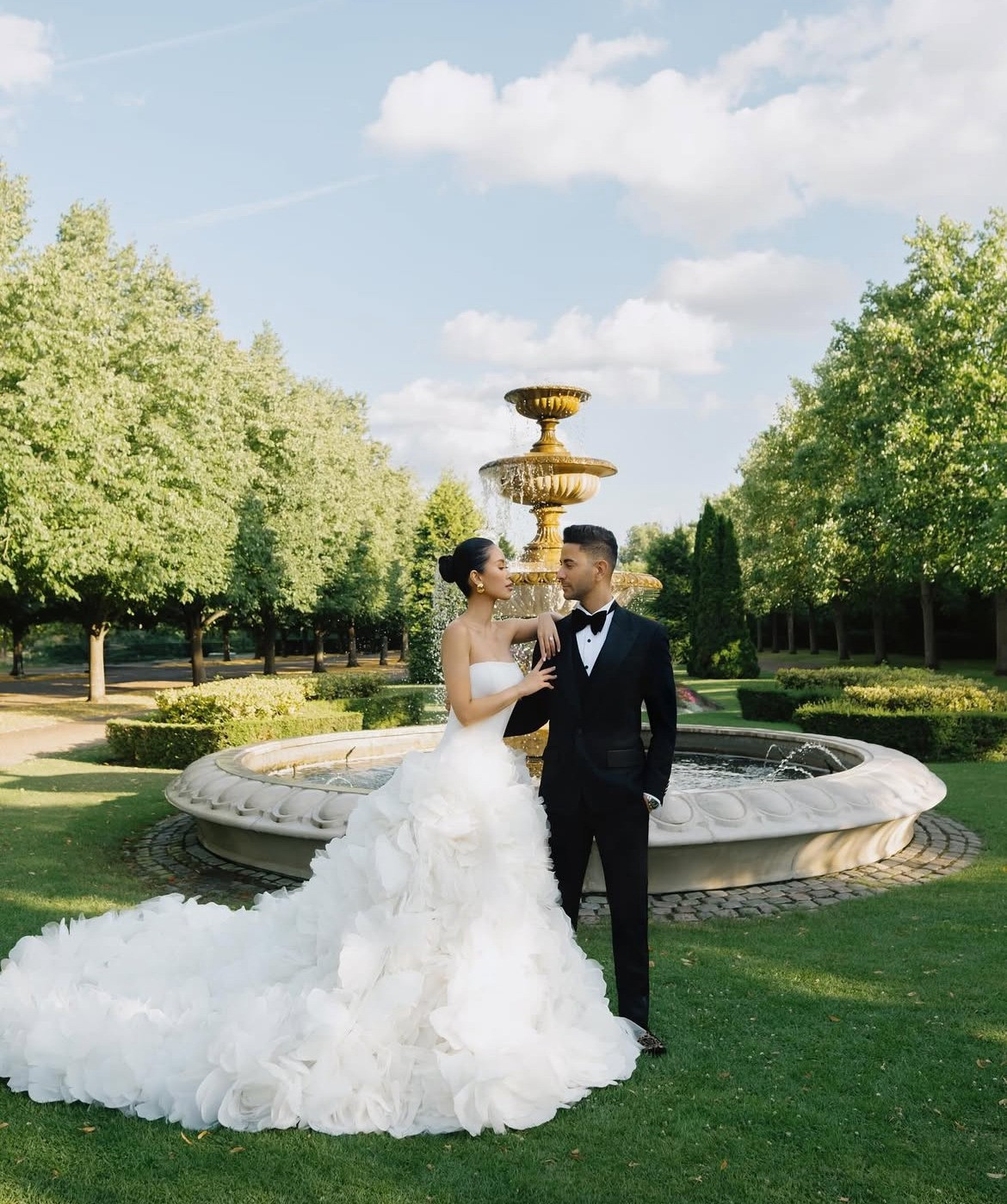 Phản ứng bất ngờ của Tiên Nguyễn khi bạn bè để lộ thông tin về đám cưới