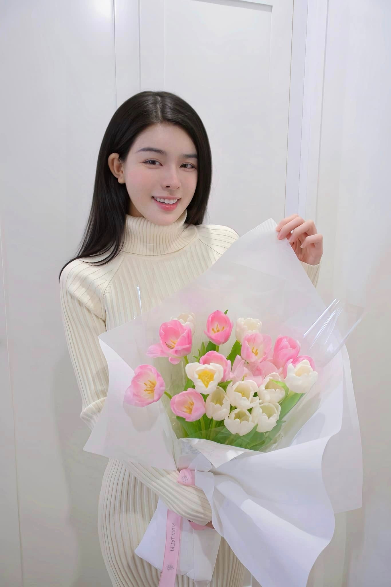 Danh tính tiểu thư trâm anh thế phiệt sắp làm vợ cầu thủ Vũ Văn Thanh