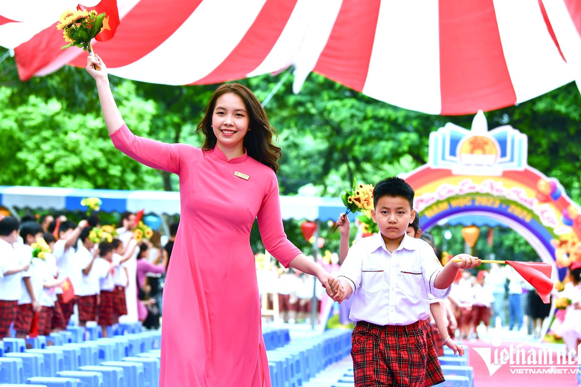 giáo viên Ảnh Hoàng Hà.jpg