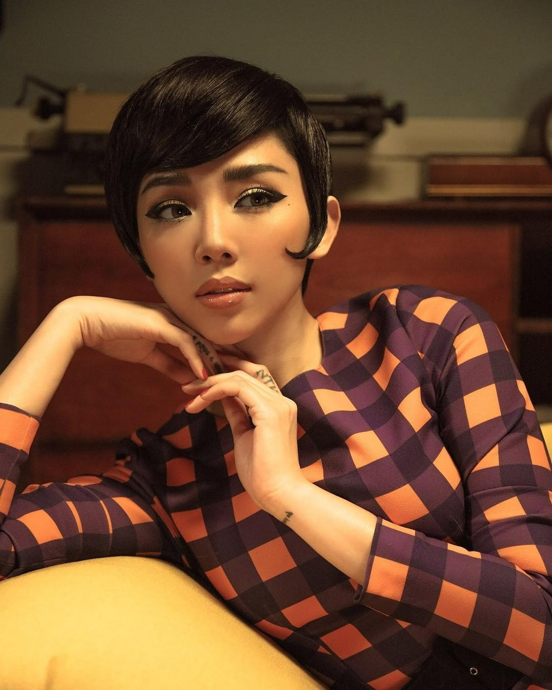 Cận hình xăm đôi 10 năm với người cũ khiến Tóc Tiên cắn răng đi xóa dù đau điếng