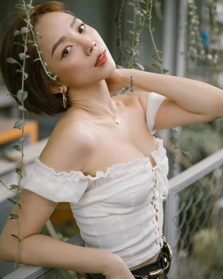 Cận hình xăm đôi 10 năm với người cũ khiến Tóc Tiên cắn răng đi xóa dù đau điếng