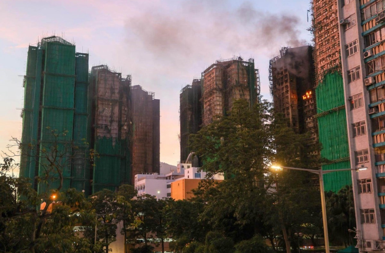 Hoả hoạn Hồng Kông: Bắt các lãnh đạo công ty xây dựng - Ảnh 1.