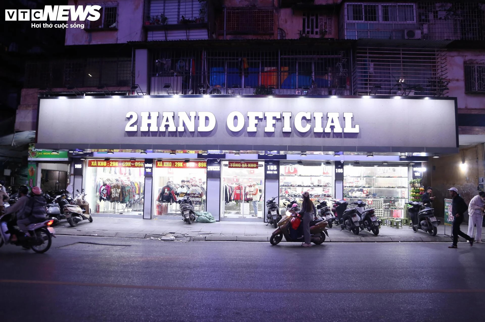 La liệt hàng giảm giá ngày Black Friday, khách vẫn èo uột - 12