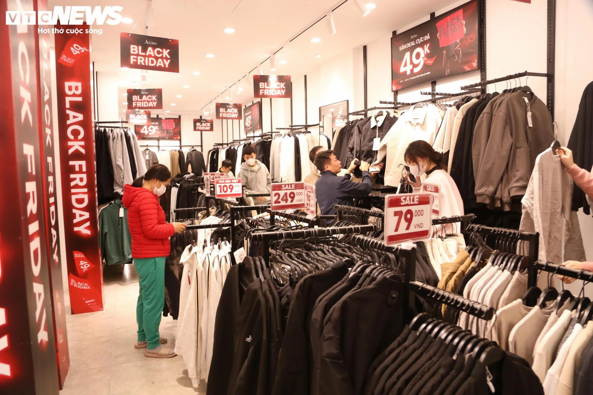 La liệt hàng giảm giá ngày Black Friday, khách vẫn èo uột - 5