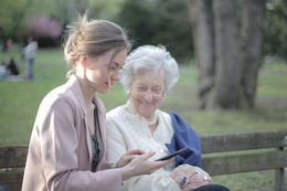 Tôi day dứt thấy tội lỗi khi phải đưa cha mẹ vào sống ở viện dưỡng lão