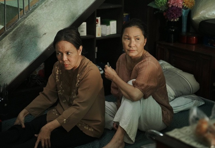 Hồng Đào - Việt Hương đảm nhận vai chính của phim.