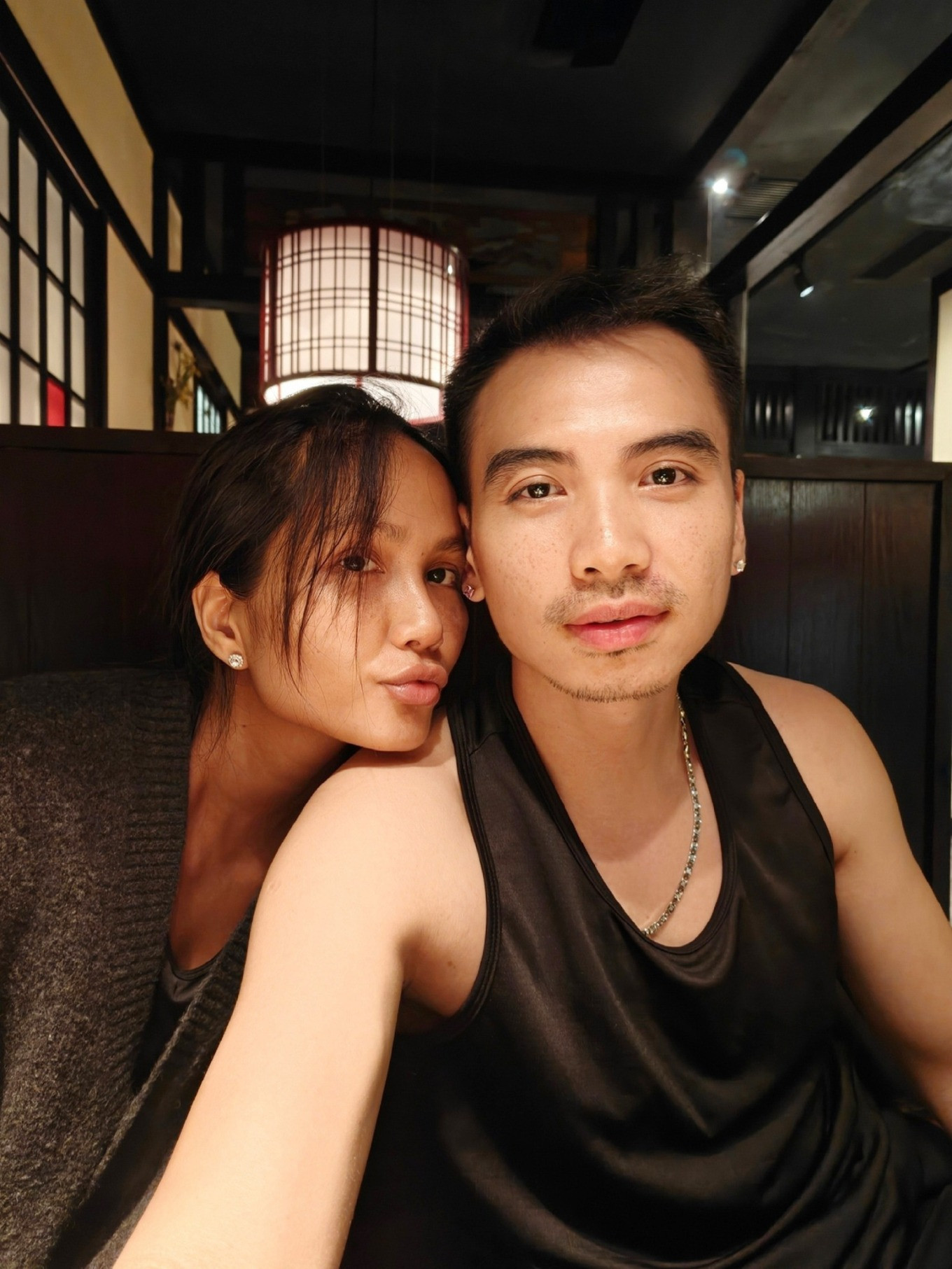 HHen Niê đăng đàn xin lỗi sau hành động phản cảm của chồng nhiếp ảnh gia