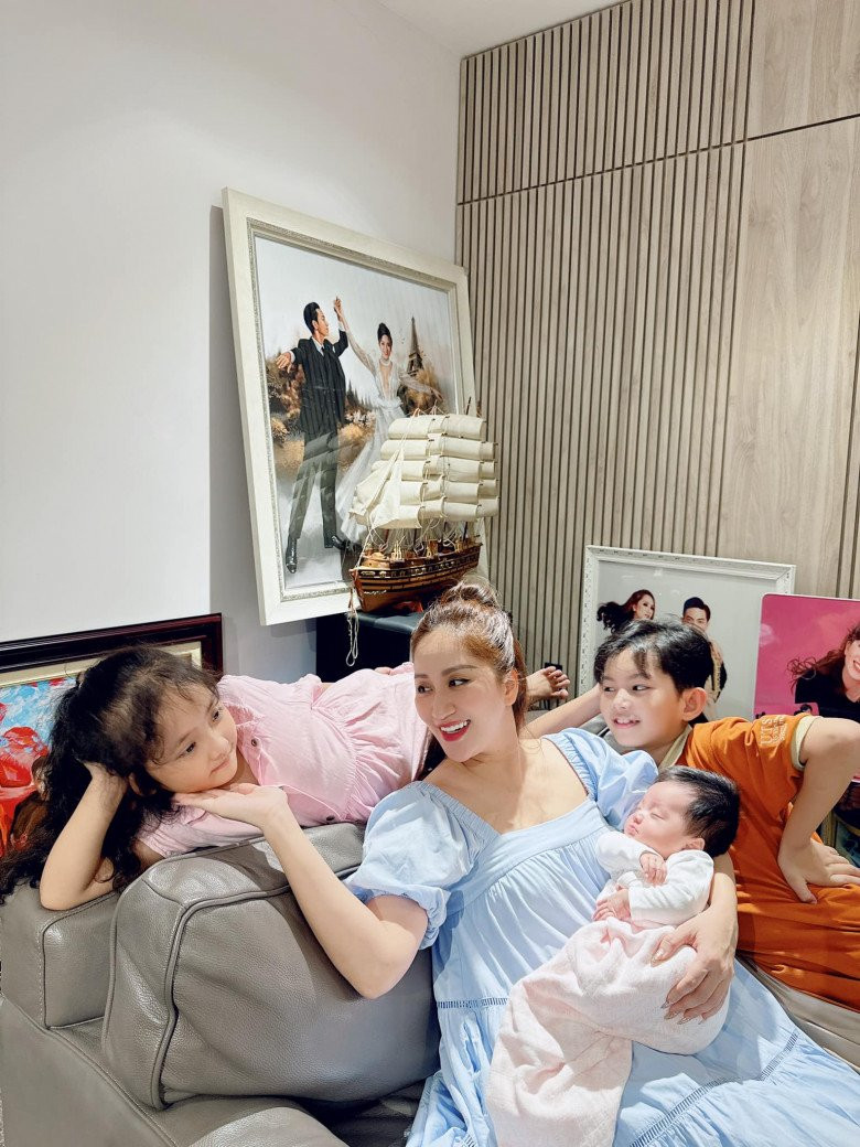 Khánh Thi lên tiếng chuyện có bầu lần 4 với Phan Hiển