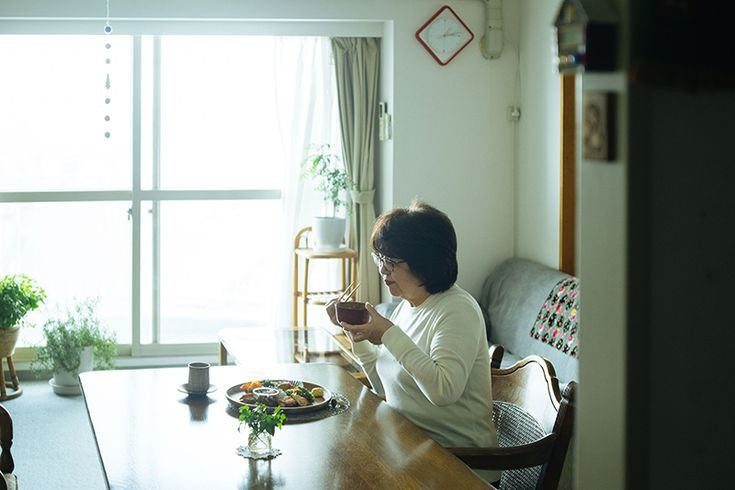 Nghỉ hưu đi trông cháu, mẹ chồng lương hưu 20 triệu vẫn 'ngậm đắng nuốt cay' vì con dâu - Ảnh 1.