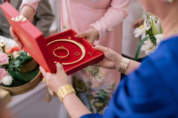 Thách cưới không chỉ là vật chất mà là cách kiểm chứng thành ý của chồng, nhà trai tương lai. (Ảnh minh họa: Hường Hoàng Hưng)