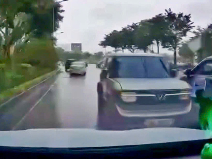 Chị V.T.O. lái ô tô đi ngược chiều trên đường Võ Chí Công.