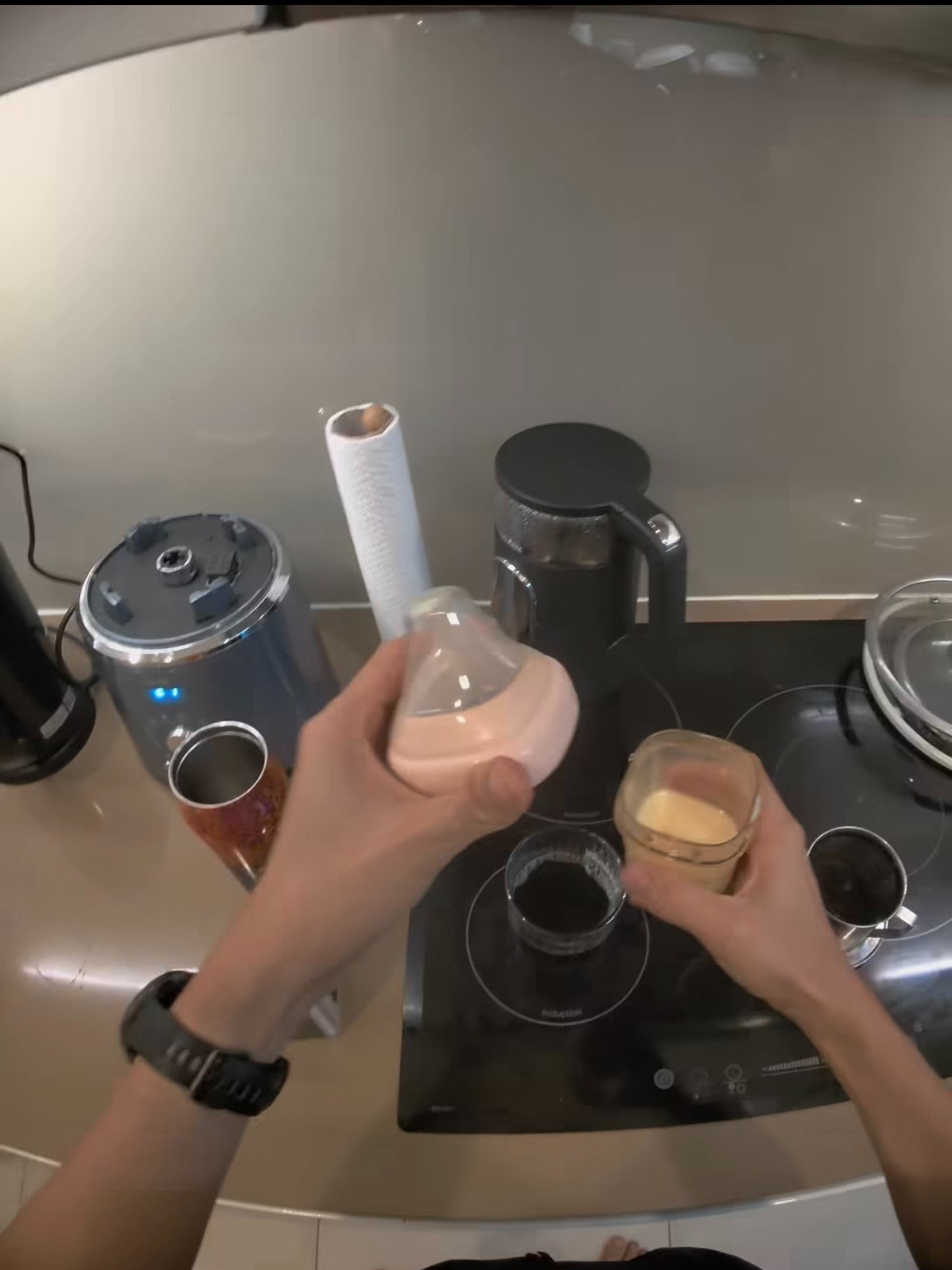 Chồng HHen Niê vô số lần hứng chỉ trích vì những hành động chẳng giống ai