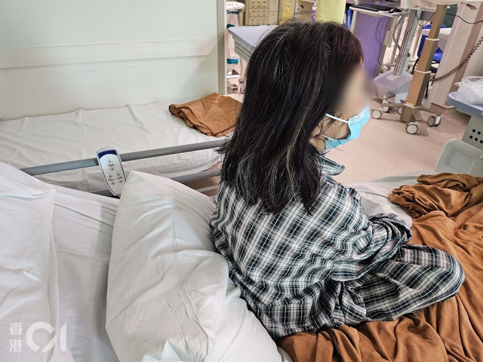 Sống sót qua 15 giờ địa ngục trong thảm kịch cháy chung cư Hồng Kông - Ảnh 1.