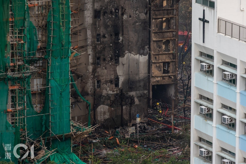 Sống sót qua 15 giờ địa ngục trong thảm kịch cháy chung cư Hồng Kông - Ảnh 3.