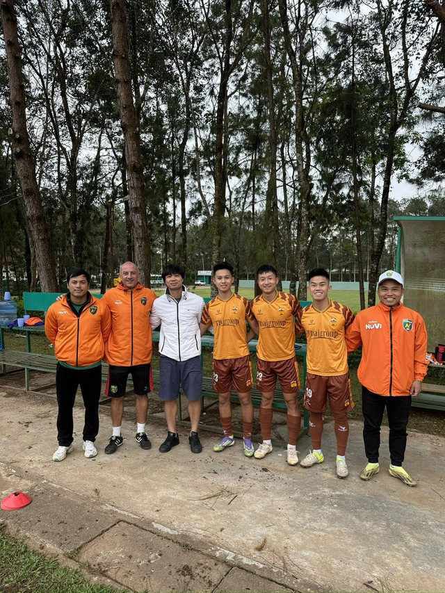 Công Phượng về thăm Hoàng Anh Gia Lai