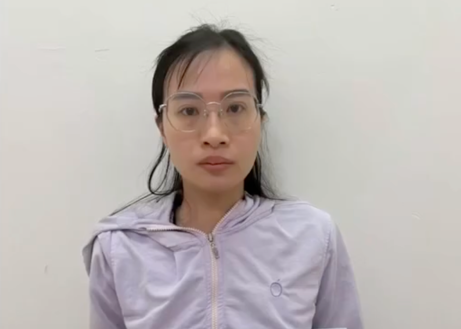 TPHCM: Tạm giữ người nhặt thẻ tín dụng mua điện thọai trái phép - Ảnh 1.