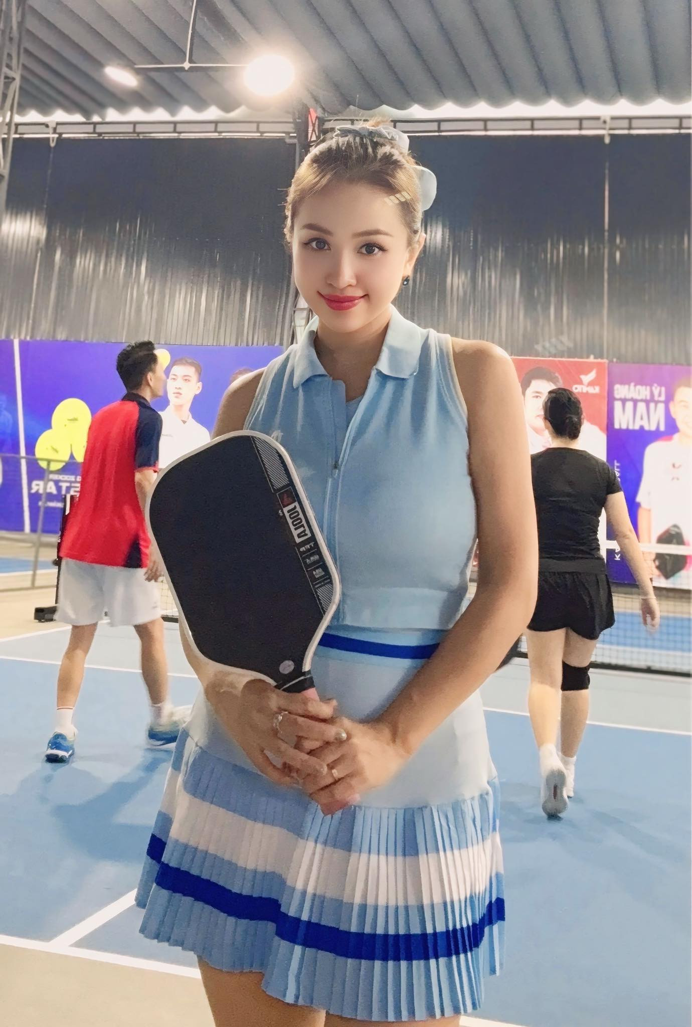 Vân Hugo đổi phong cách hack tuổi như 18 sau khi thành bà chủ trường mầm non 5000m2